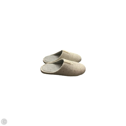 Slippers By Clothes Mentor In Grey, Size: 8