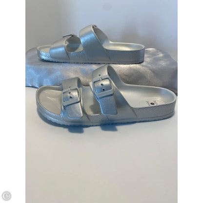 Sandals Flats By Shade & Shore In Silver, Size: 9