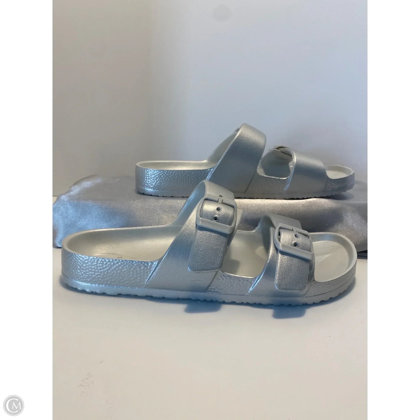 Sandals Flats By Shade & Shore In Silver, Size: 9