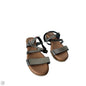Sandals Flats By Clothes Mentor In Grey & White, Size: 7.5